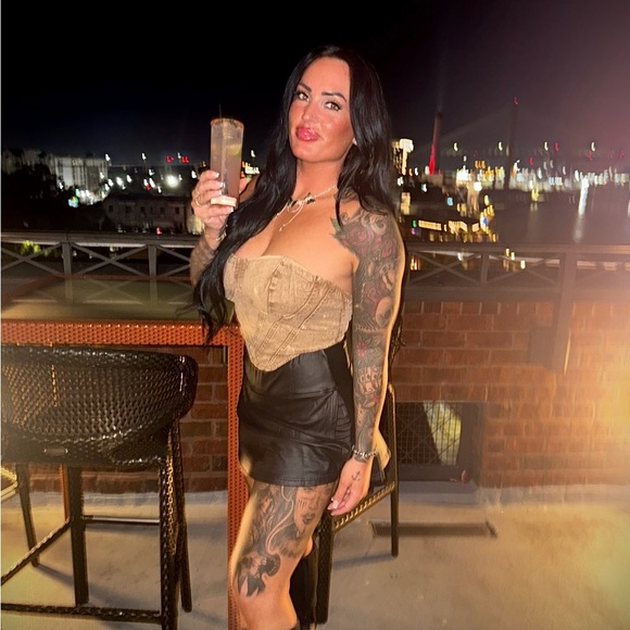 Meet the Posher 👋🏻 - Picture 2 of 3